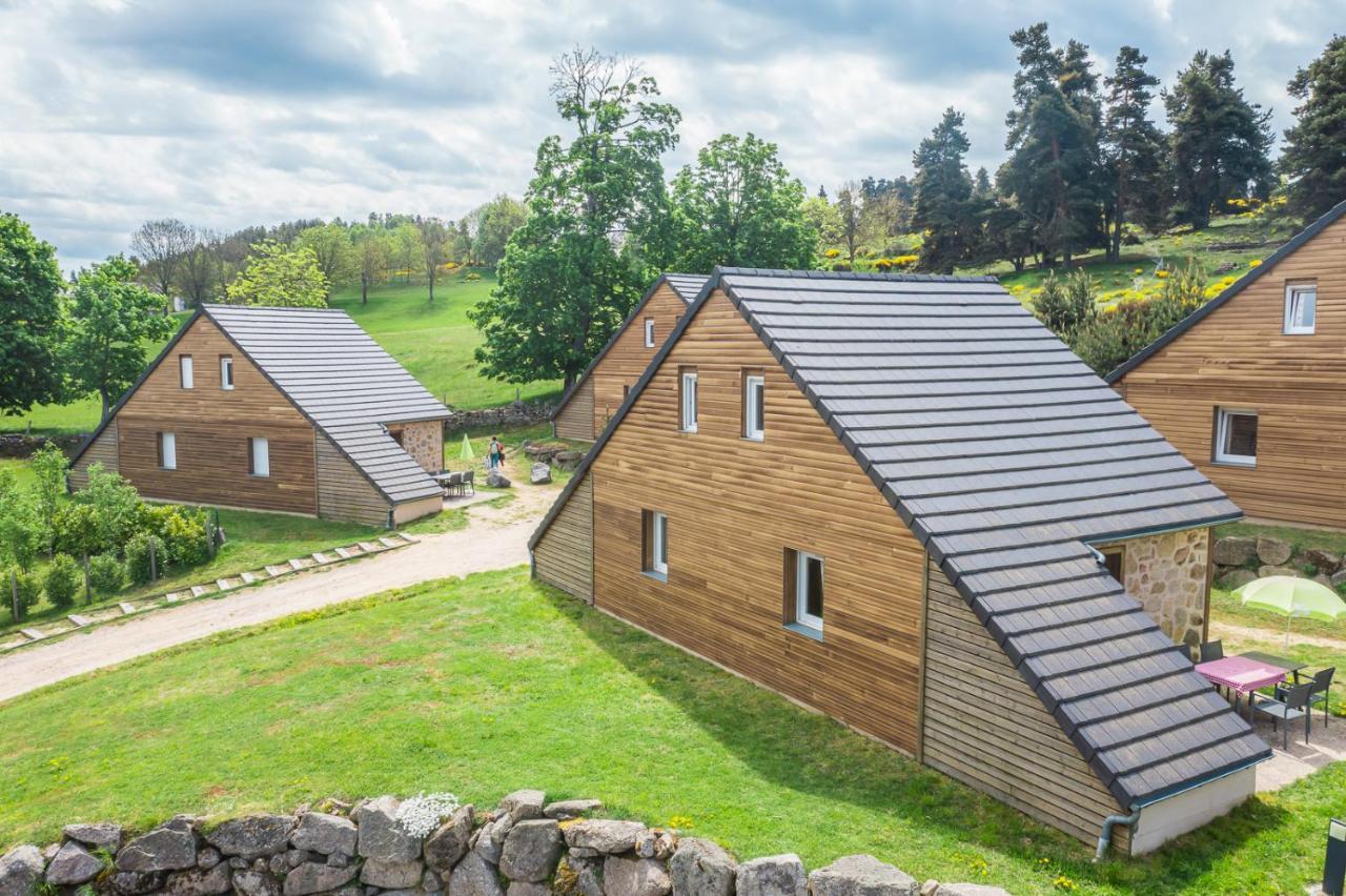 Village De Gites Les Chalets De L'Aubrac Aumont-Aubrac Esterno foto