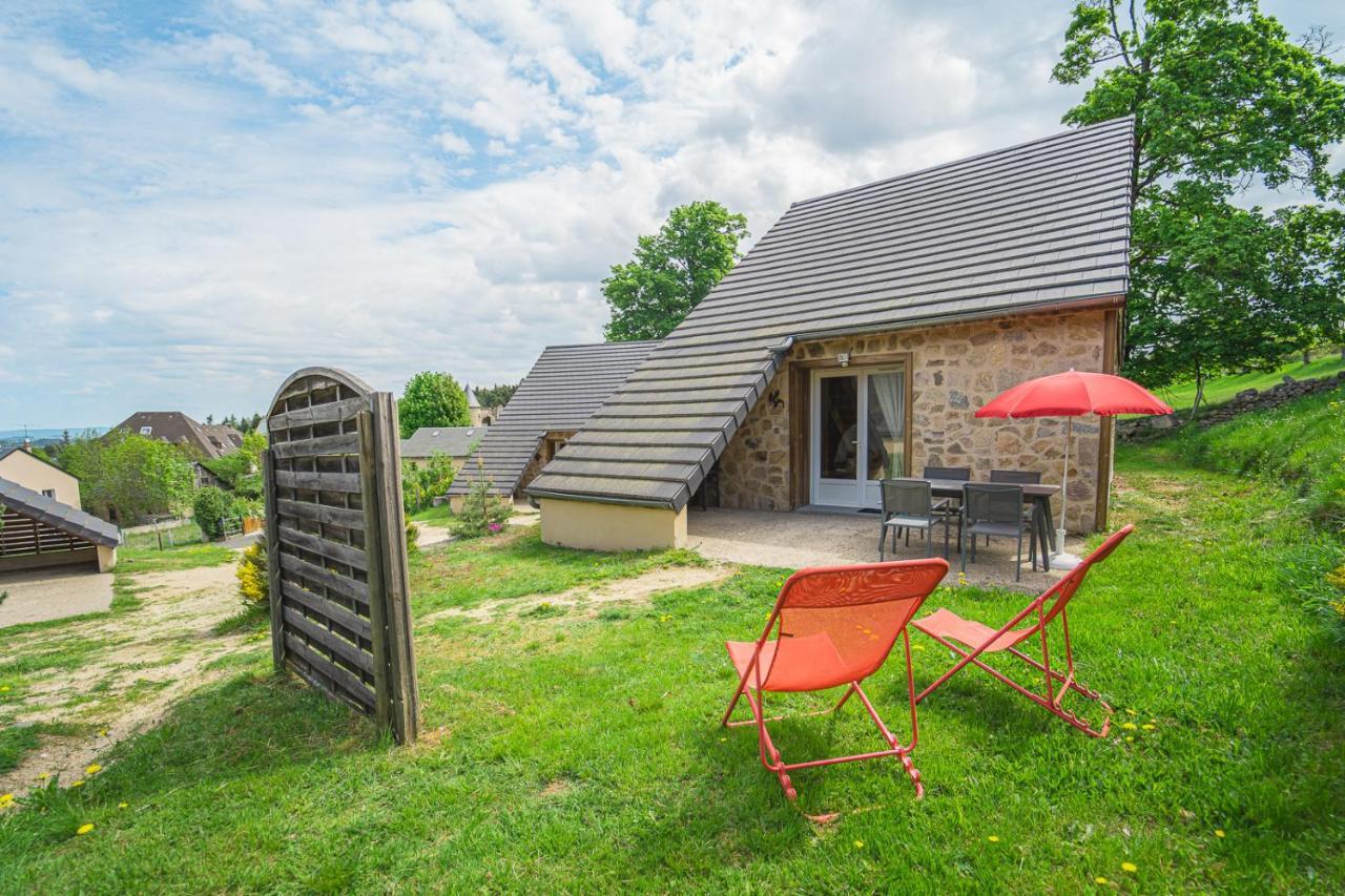 Village De Gites Les Chalets De L'Aubrac Aumont-Aubrac Esterno foto