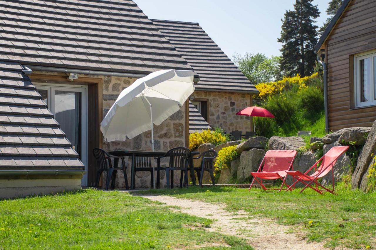 Village De Gites Les Chalets De L'Aubrac Aumont-Aubrac Esterno foto