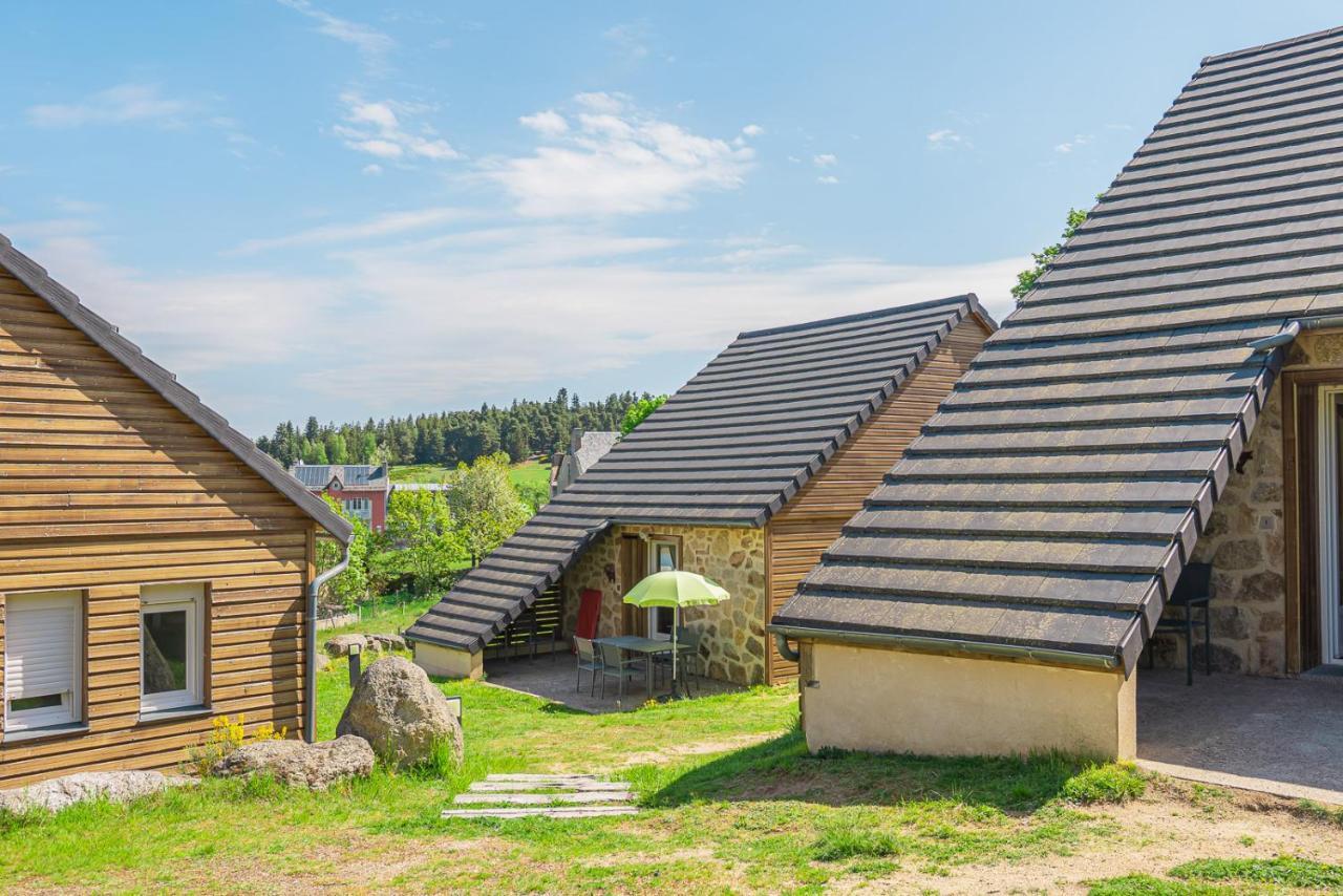 Village De Gites Les Chalets De L'Aubrac Aumont-Aubrac Esterno foto