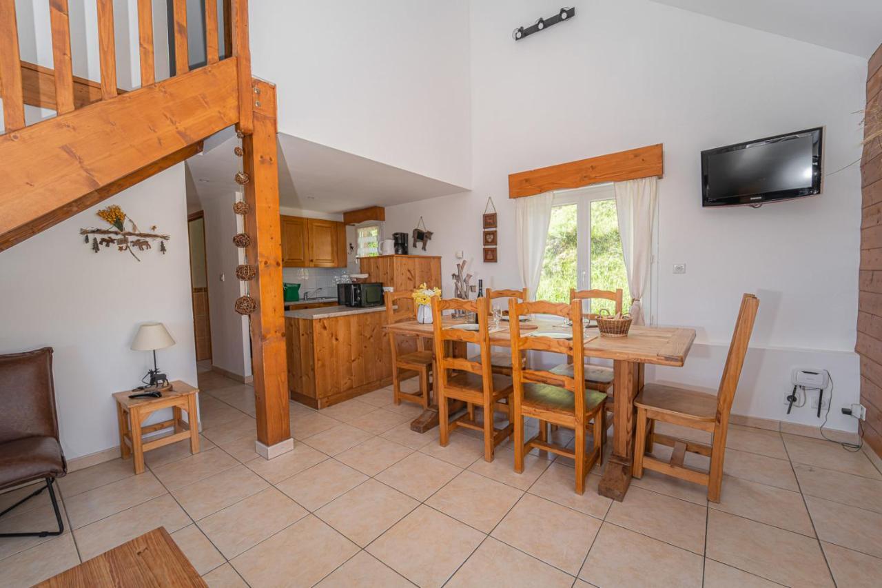 Village De Gites Les Chalets De L'Aubrac Aumont-Aubrac Esterno foto