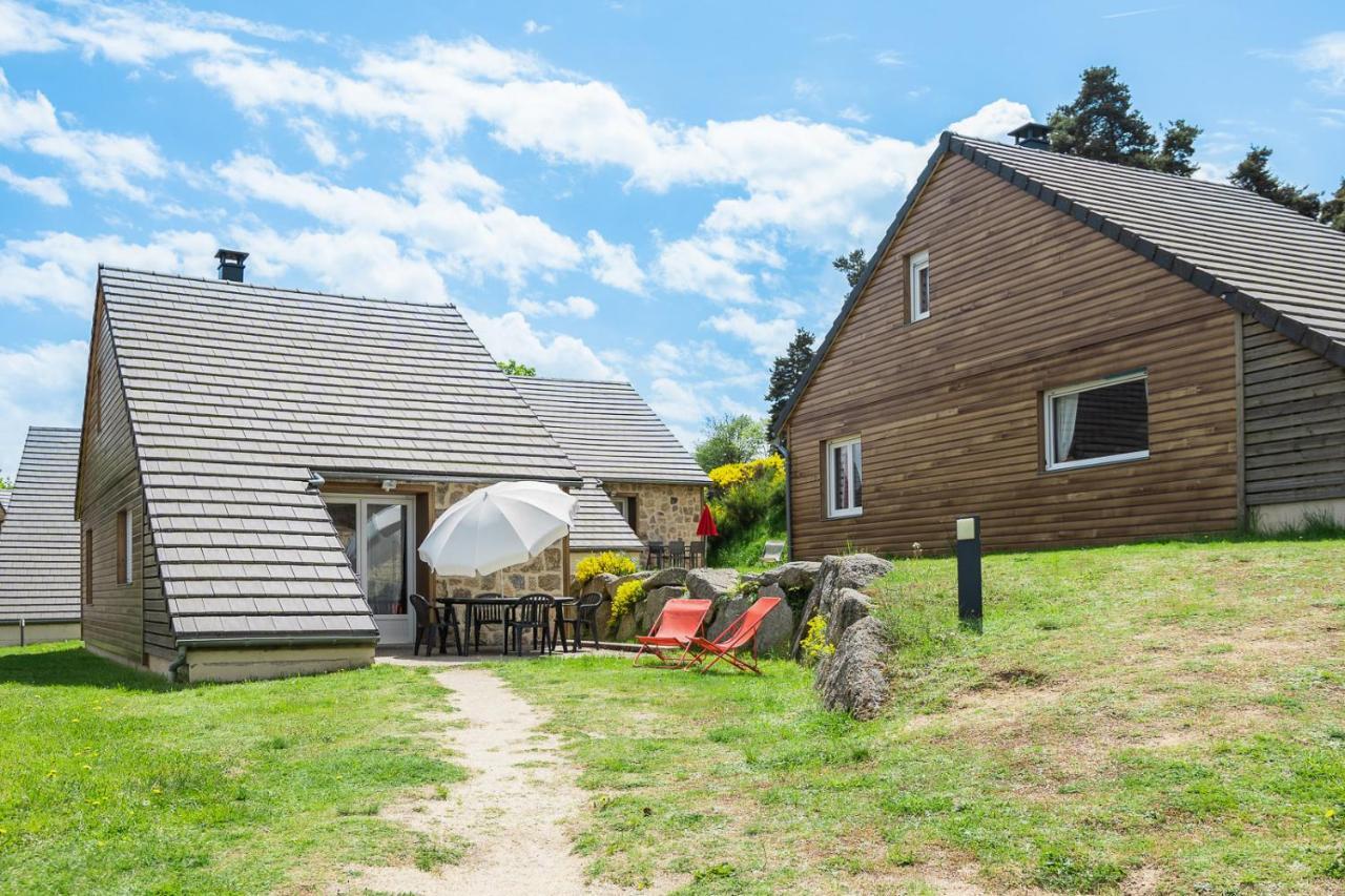 Village De Gites Les Chalets De L'Aubrac Aumont-Aubrac Esterno foto