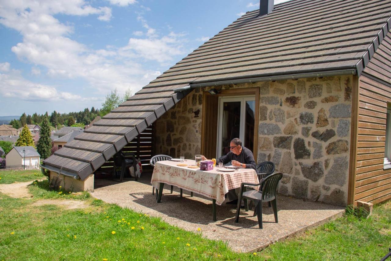 Village De Gites Les Chalets De L'Aubrac Aumont-Aubrac Esterno foto